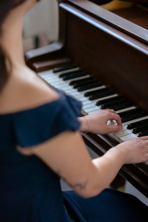 PianoHands